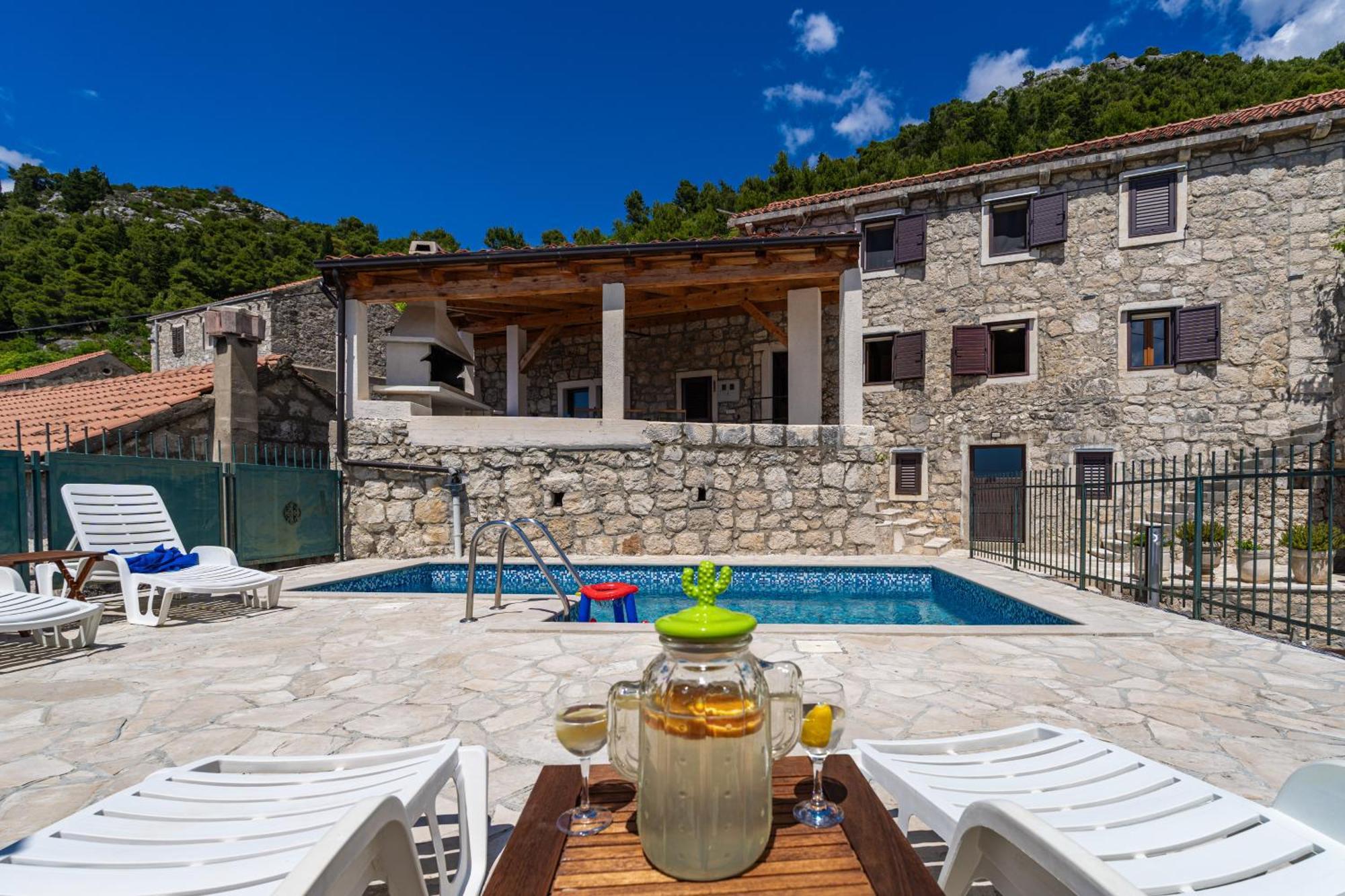 Private Pool Villa - Meditteranean Peace Слано Екстериор снимка